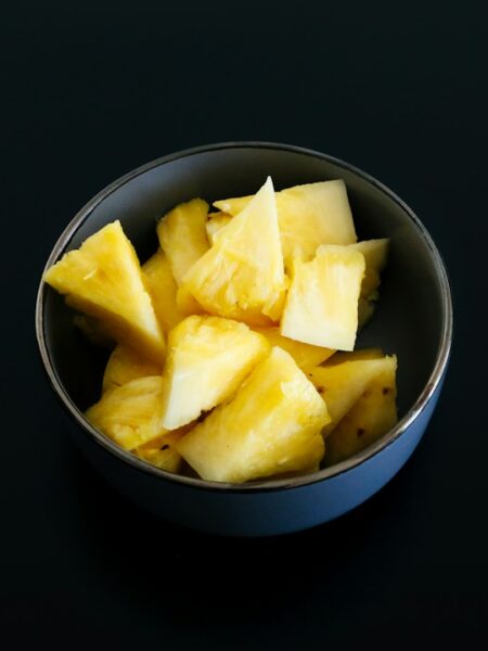Ananas con macedonia di frutta