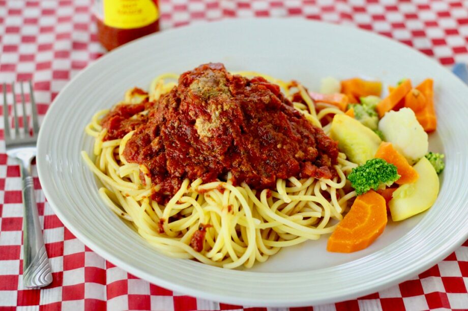 Pasta alla Genovese con sugo di cipolle e carne